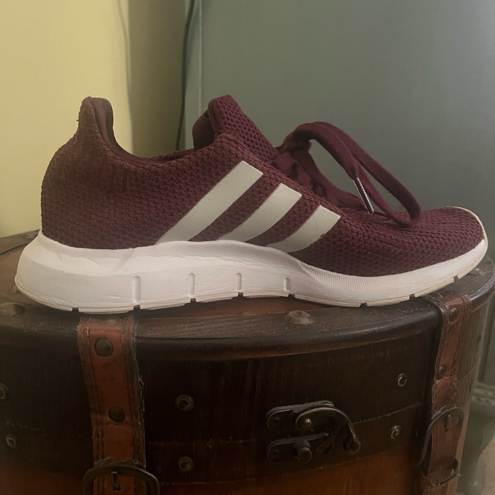 ADIDAS WOMENS SWIFT RUN 1.0 RUNNING SHOE - Picture 3 of 6